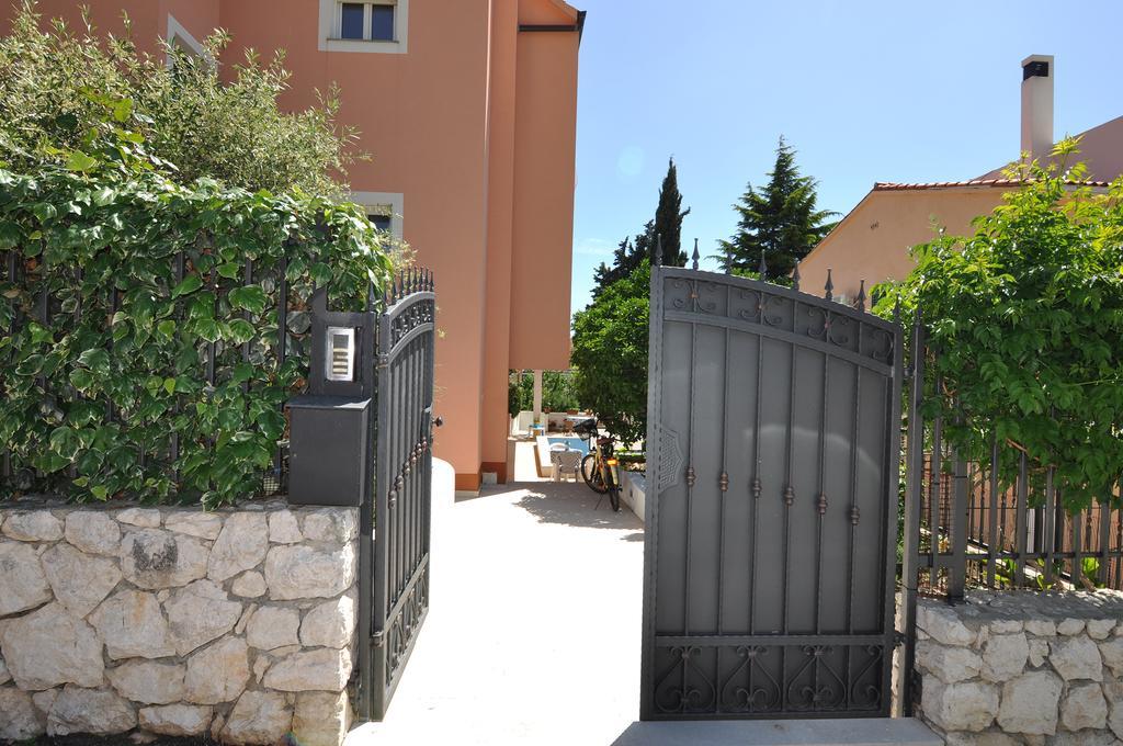 Poolside Paradise - A Hidden Gem In Split Exterior photo
